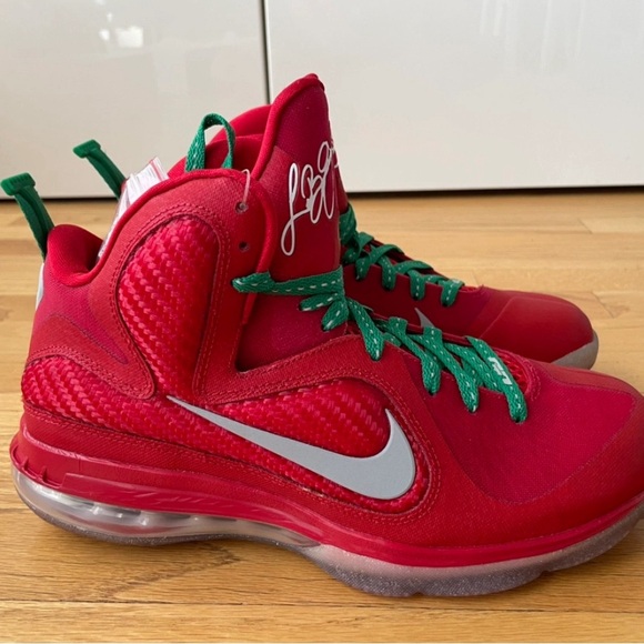 Size 8.5 - Nike LeBron 9 Christmas - Picture 1 of 10